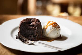Moelleux au chocolat et glace caramel beurre salé
