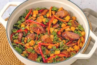 Chorizo végan et légumes sautés