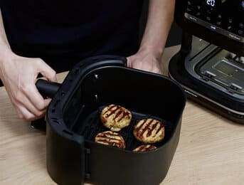 Frittieren, backen und grillen – alles in einem Gerät.