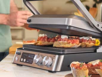 4-in-1: Kontaktgrill, Ofen, BBQ und Waffeln.