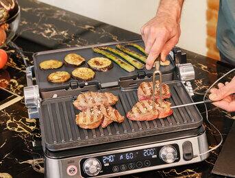 Zwei verschiedene Gerichte bei unterschiedlichen Temperaturen – gleichzeitig zubereitet.