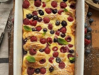 Soufra - Plăcintă grecească cu foi, zmeură și afine