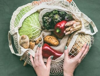 Σταματήστε το φαγητό να καταλήγει στον κάδο: Ψωνίστε λογικά και εποχιακά.