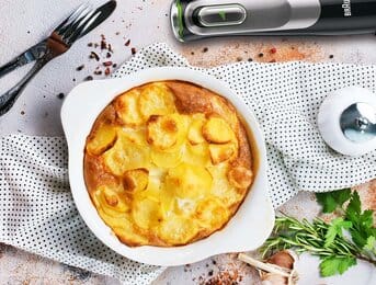 Zapiekanka z resztek ziemniaków i szynki