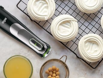 Wegańskie bezy z wody po ciecierzycy