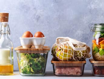 Przechowywanie żywności - co w lodówce, a co w szafce?