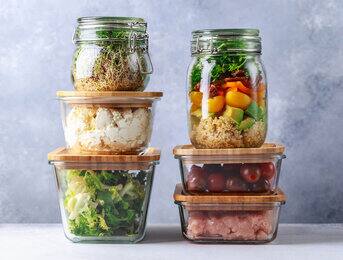 Utrzymywanie świeżości jedzenia: jak oszczędzać jedzenie i sprawić, aby dłużej było świeże?