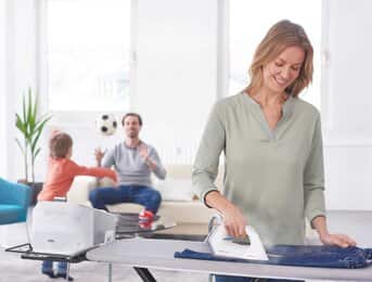 Come stirare i pantaloni: eleganti, con piega, di jeans