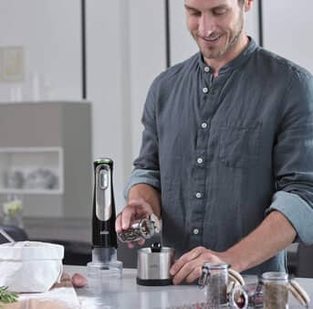 Braun MultiQuick 9X Hand blender in use