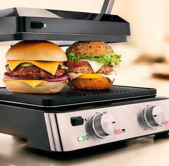 Braun MultiGrill 7 in use