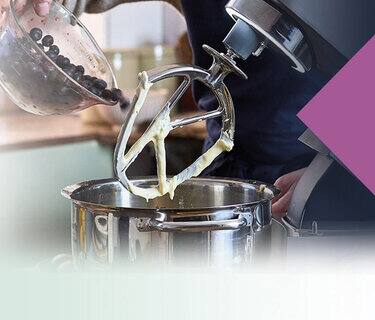 Który z nichobudzi w Tobieszefa kuchni?