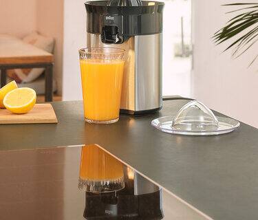 Quick juicing. Direct serving. For your daily XL glass of vitamins.