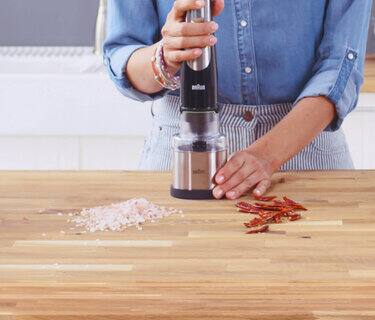 Kávé és a fűszerek darálása másodperceken belül.