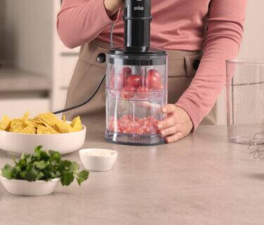 This 3-in-1 solution lets you chop hard foods – or even crush ice – in three different textures: Fine, medium and coarse.