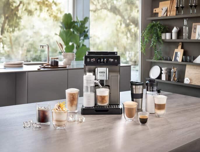05 Eletta Explore ECAM450.86.T в кухня с приготвени Cold Brew напитки