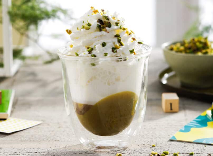 Zielona kawa z pistacjami. Jak zrobić domowe pistacjowe latte?