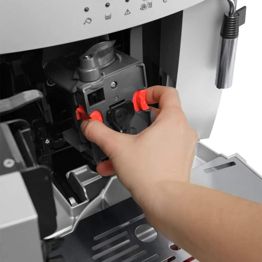 MAGNIFICA ESAM04110S | De'Longhi US