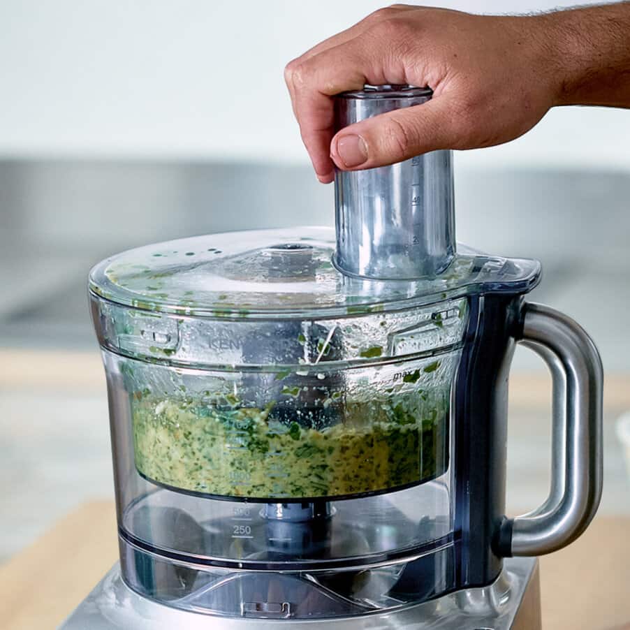 Twee kommen binnen handbereik