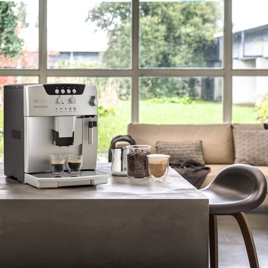 Magnifica Espresso Machine ESAM04110S Magnifica | De'Longhi