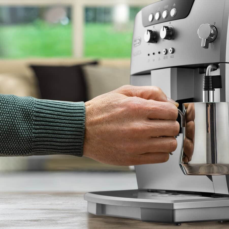 Magnifica Espresso Machine ESAM04110S Magnifica | De'Longhi