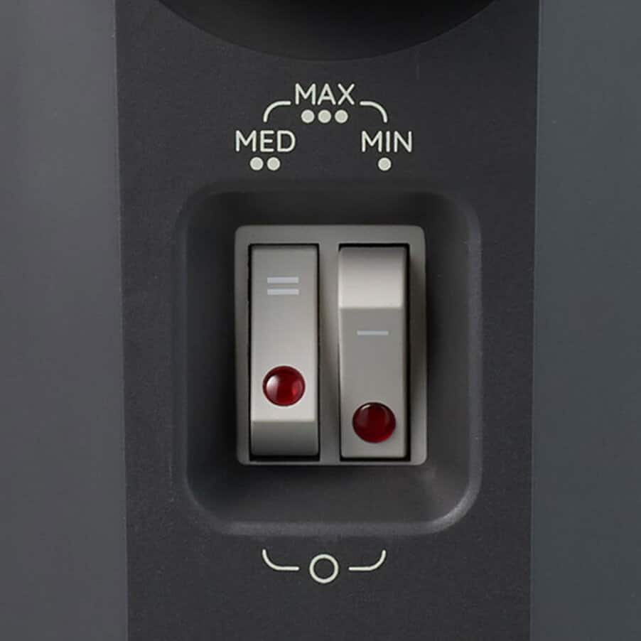 運転切り替えスイッチで、電力レベル（暖房の強さ）を調整可能