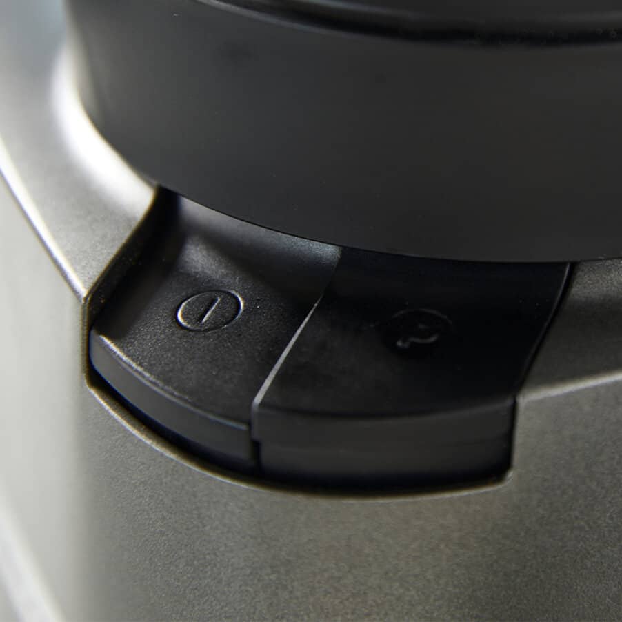 DEUX RÉGLAGES DE VITESSE