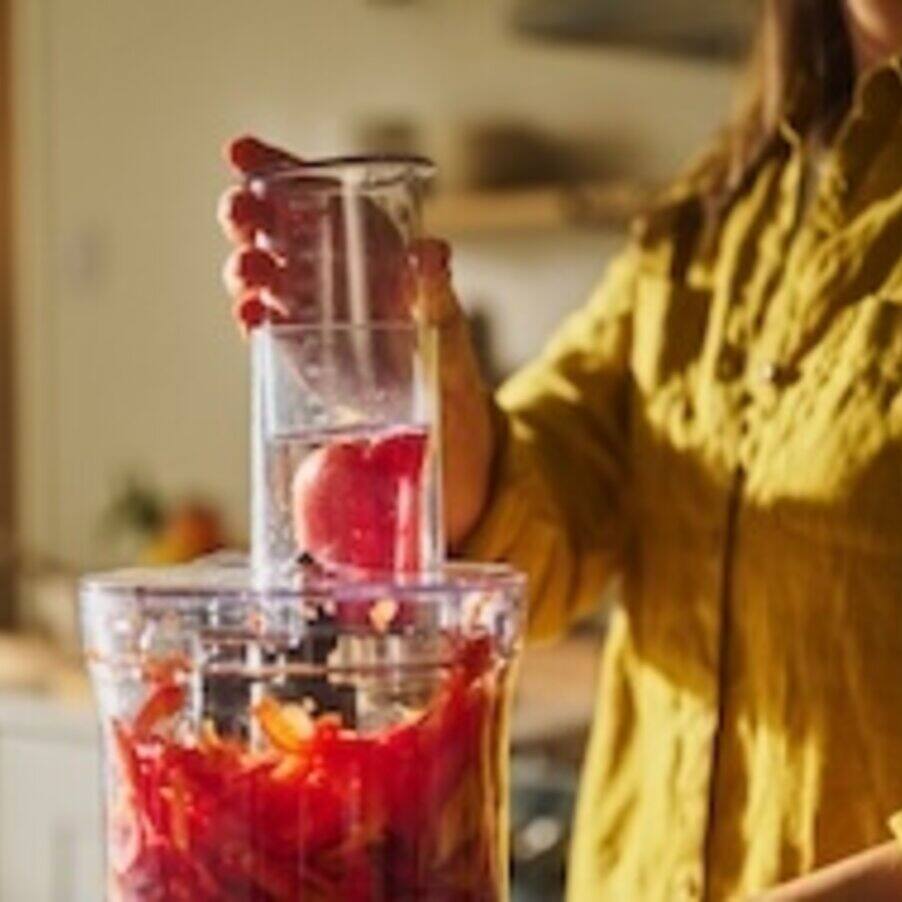 Easy access feed tube