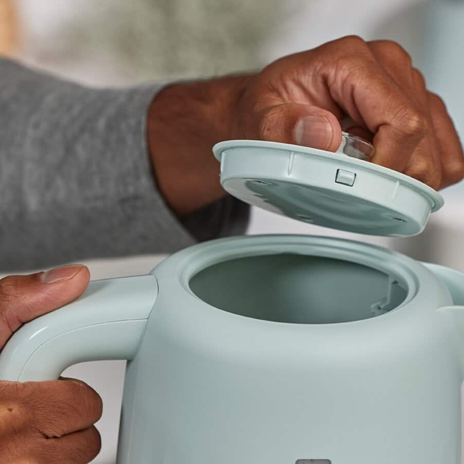 Easy access pull-off lid