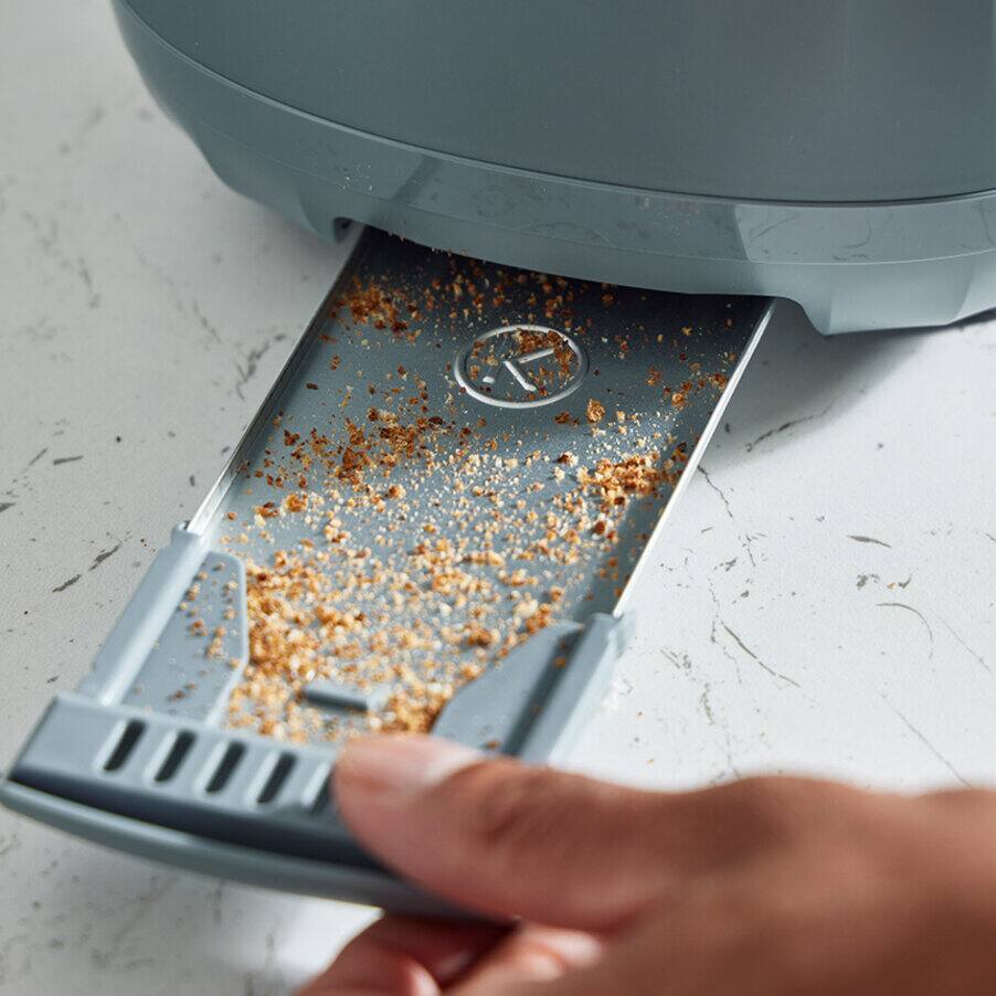 Easy to clean,removable crumb tray