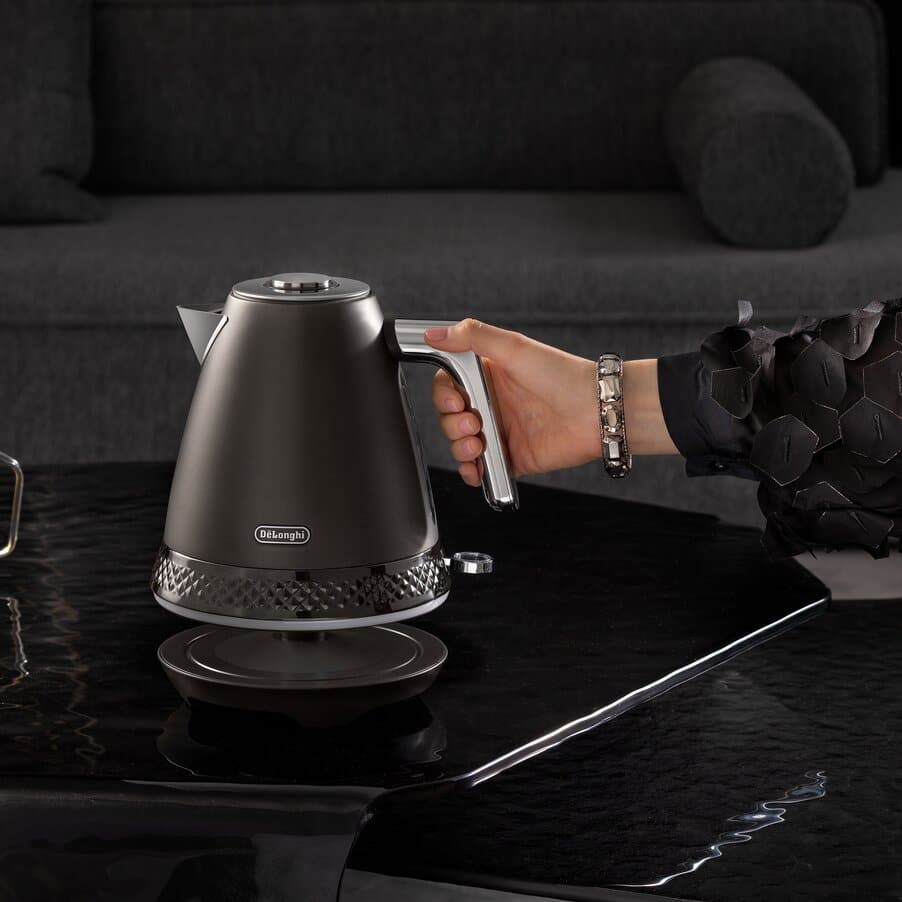 360° swivel base