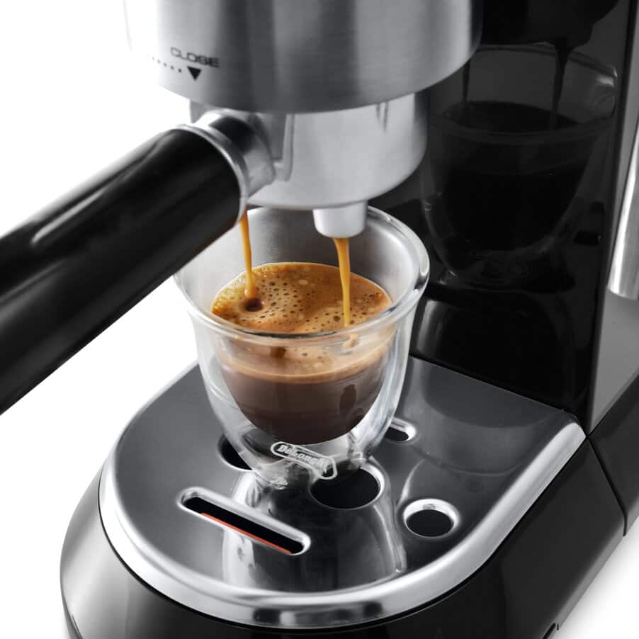 DeLonghi DEDICA エスプレッソマシン EC680BK Dedica Manual Espresso Machine EC680BK | De'Longhi US